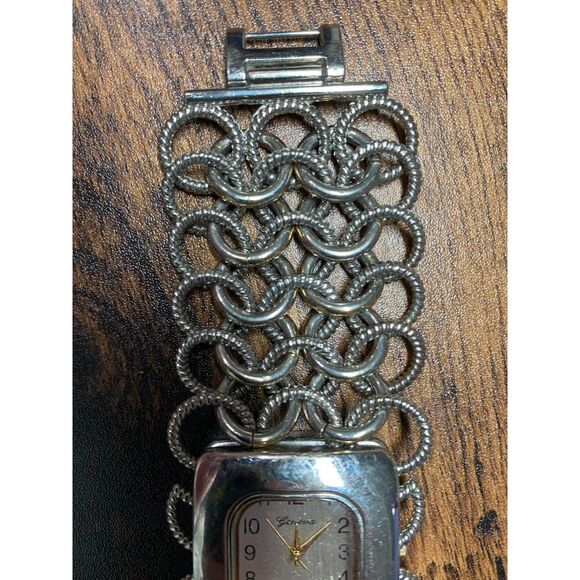 Geneva Platinum Womens Watch No. 5423 Japan Movement Gold Silver Tone Bangle EUC - Picture 3 of 4